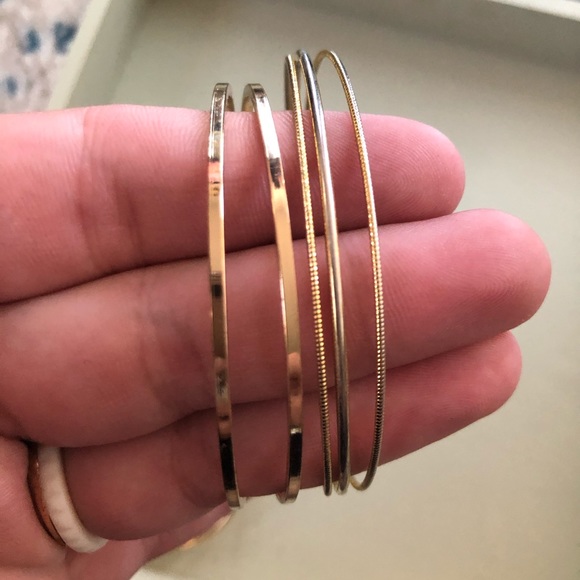 ☀️ Set of 6 Gold Tone Bracelets - Picture 4 of 4